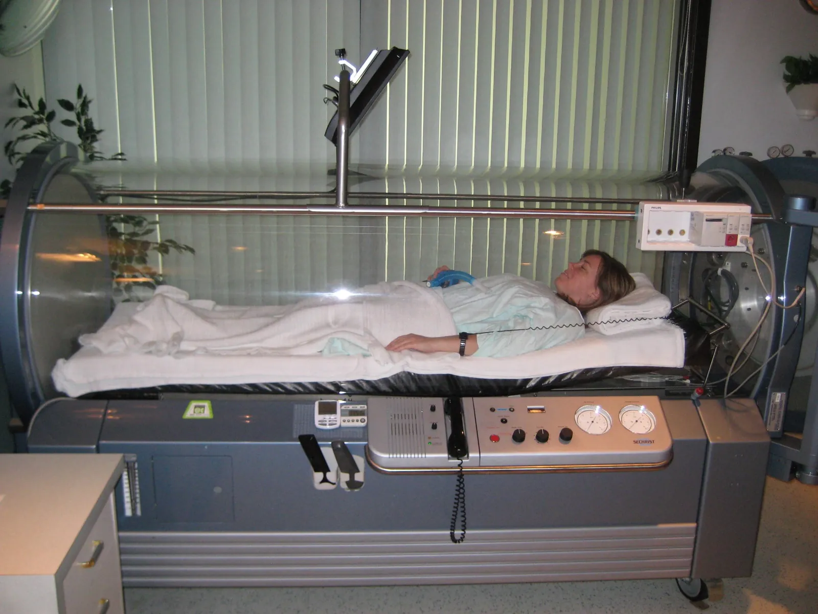 A hyperbaric oxygen therapy chamber